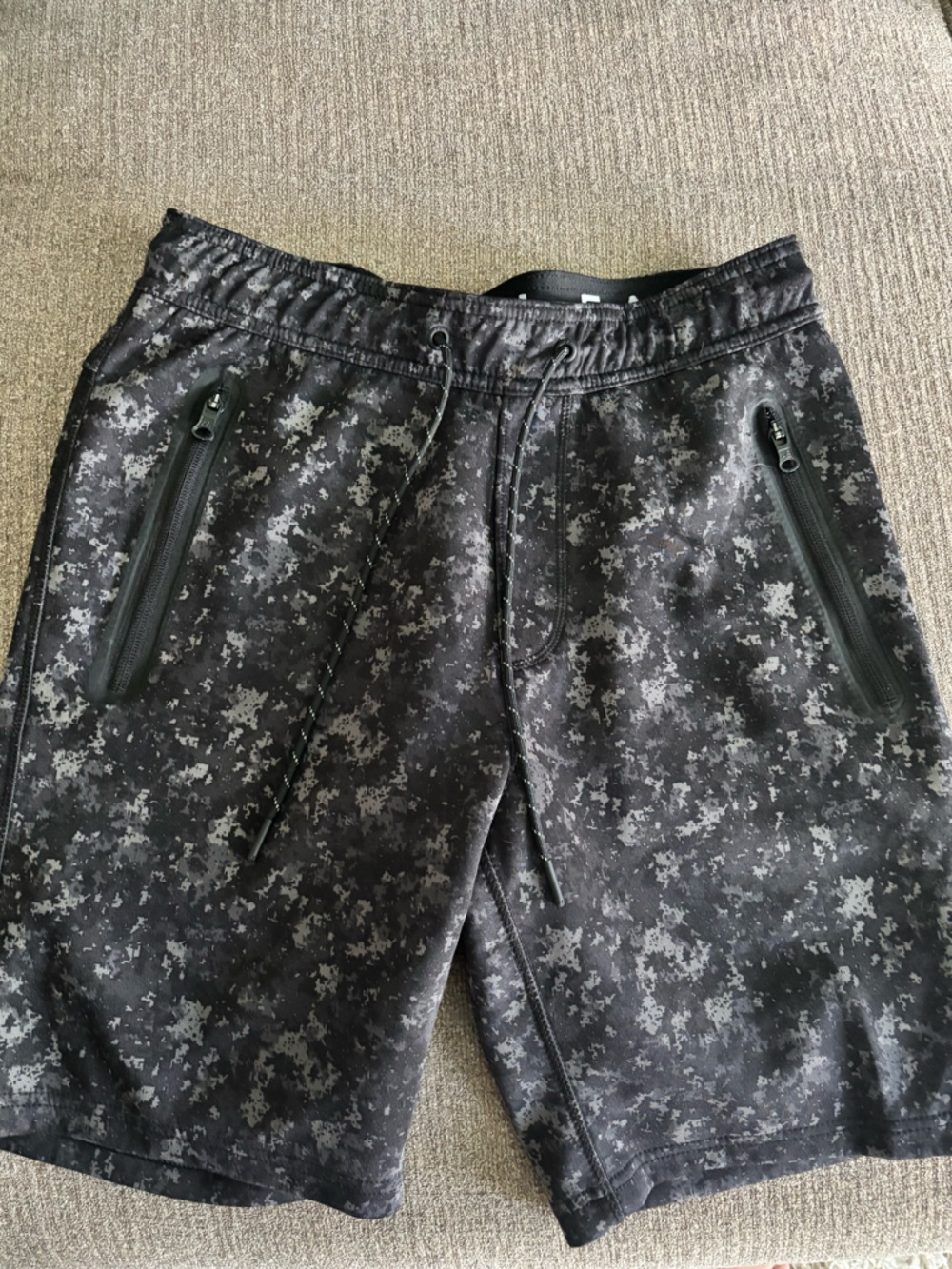American Eagle active camo shorts